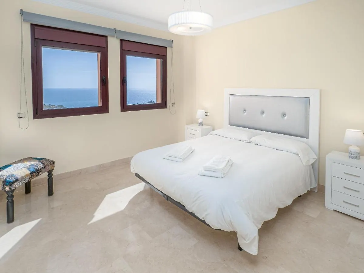 2086-Amazing Penthouse 2 Terraces Sea View Apartment Manilva